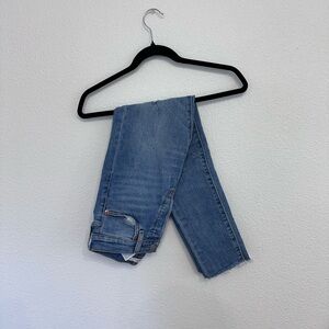 Levi’s wedgie skinny jeans ripped knee 25